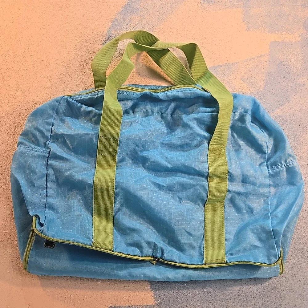 IZOD Unisex Packable Duffle Bag Blue Green Handle Foldaway Weekender Travel Tote